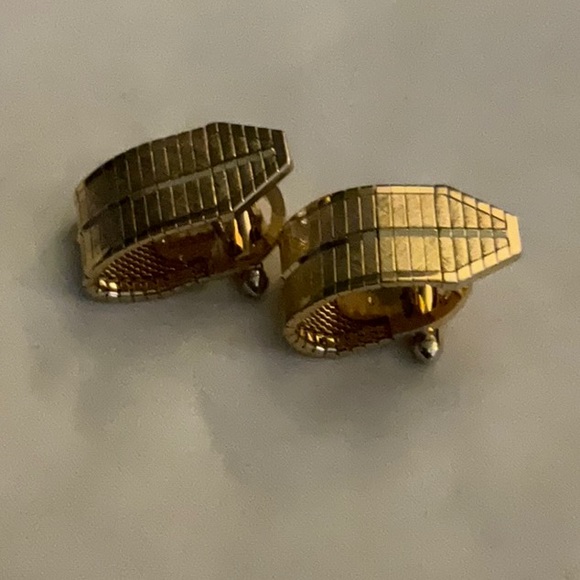 Gold Cufflinks - Picture 2 of 5